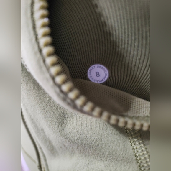 *RARE color find* Lululemon define funnel neck jacket size 8 - Picture 7 of 7